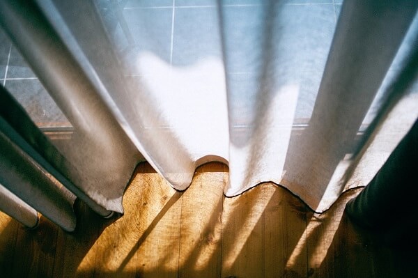 wispy curtains-living room-idea