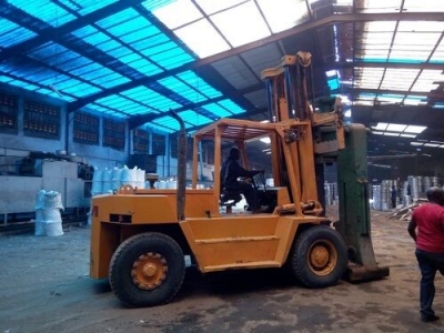 Forklift & Crane for Hire in Nairobi Kenya - Heavy Lifting Equipment