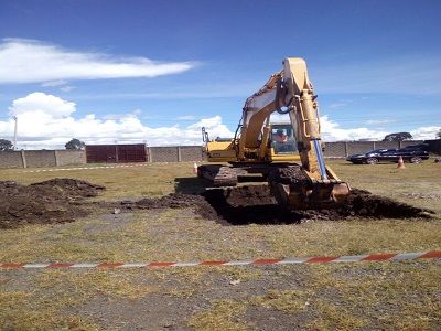 excavator digging-excavator rental