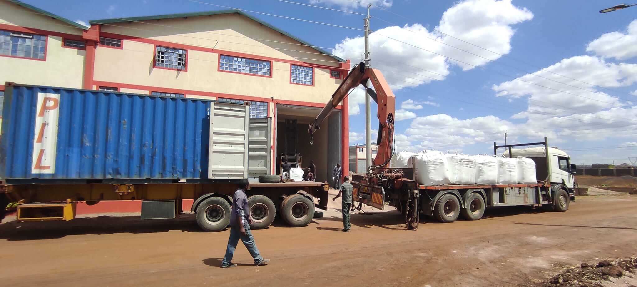 Famio High up Crane for unloading a container