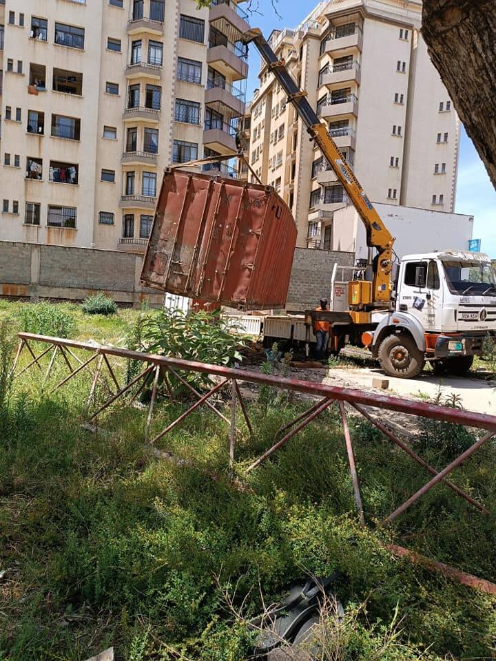 Famio Truck Mounted Crane Hire in Nairobi - lifting an empty container