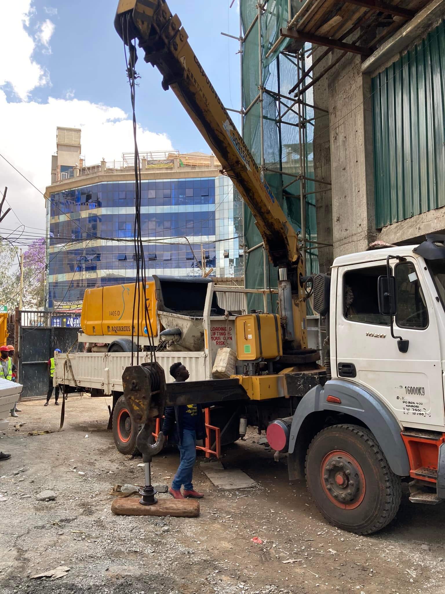 Famio Truck Mounted Crane Lifting a pump machine