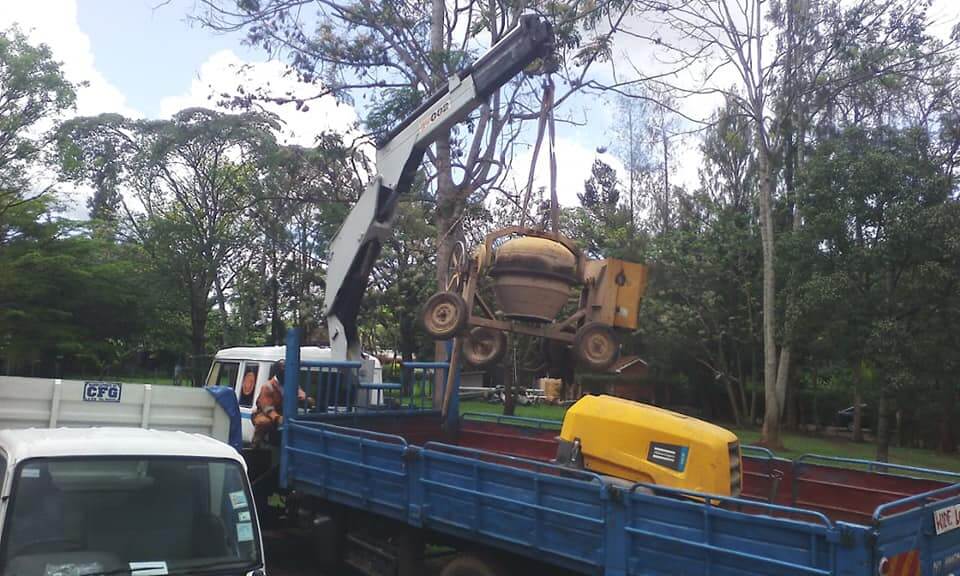 Famio Truck Mounted Crane for lifting and transporting heavy machinery