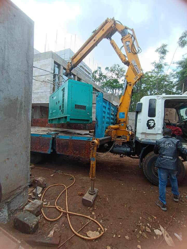 Famio Truck Mounted Crane lifting and positioning a generator